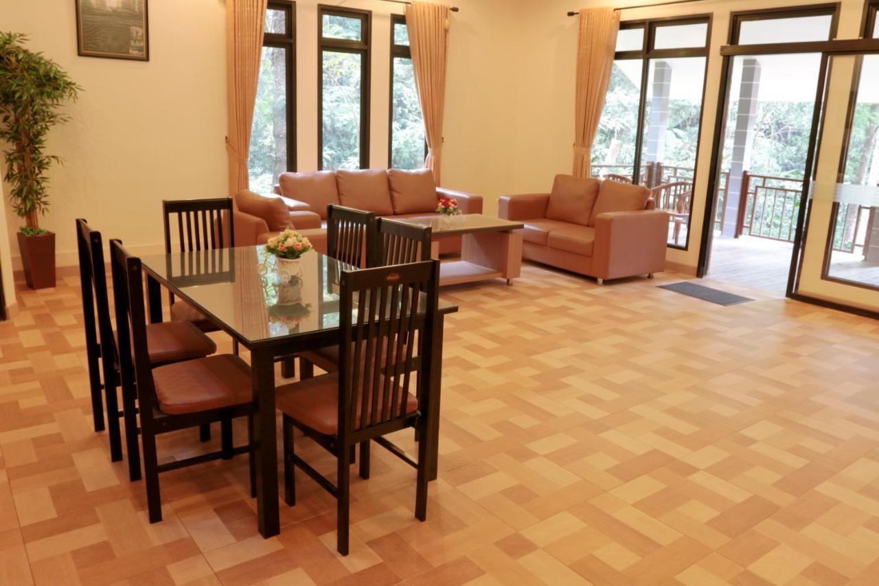 Safari Resort Puncak Esterno foto
