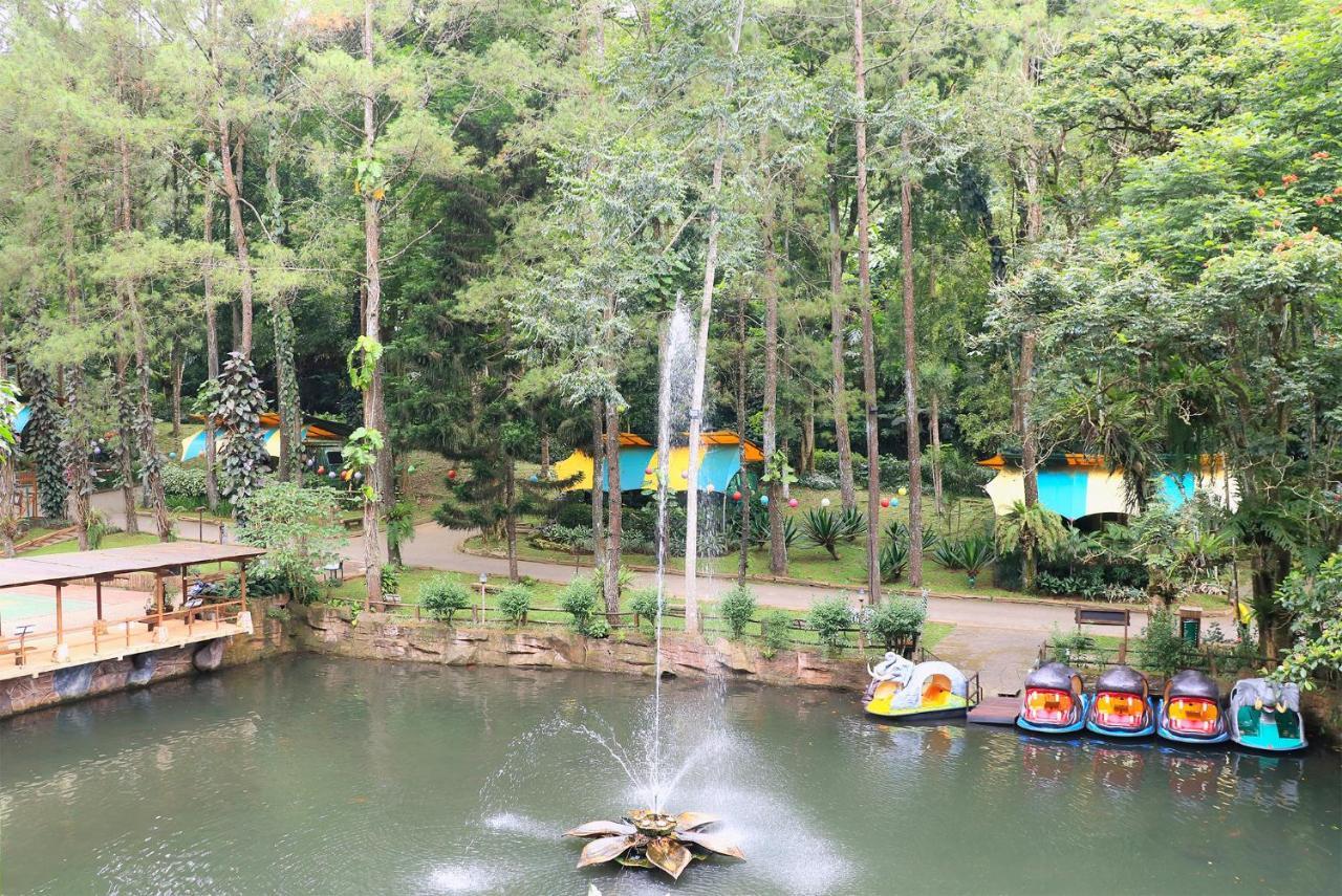 Safari Resort Puncak Esterno foto