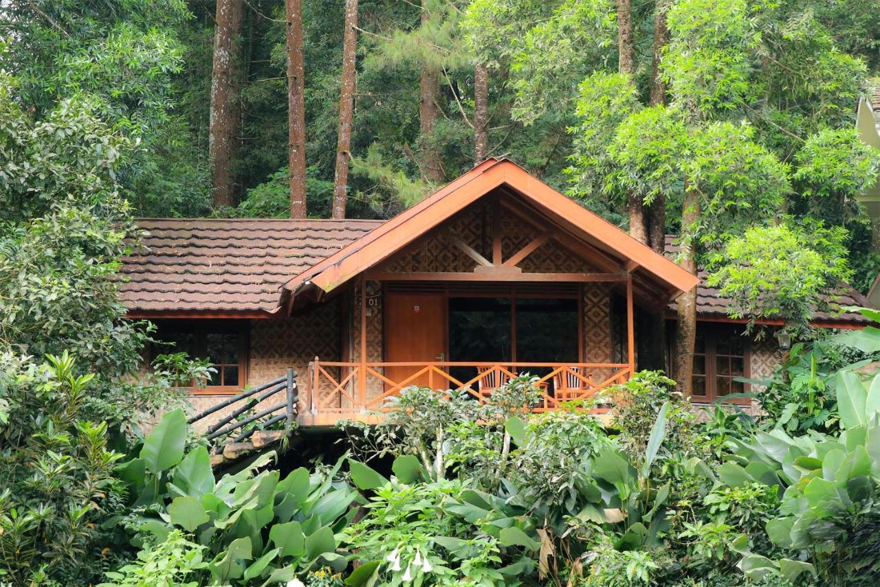 Safari Resort Puncak Esterno foto