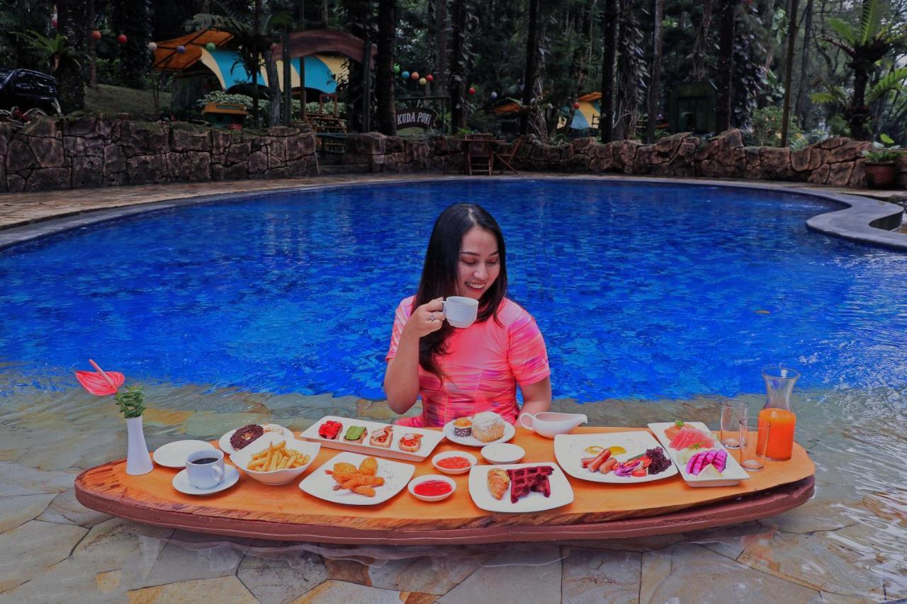 Safari Resort Puncak Esterno foto