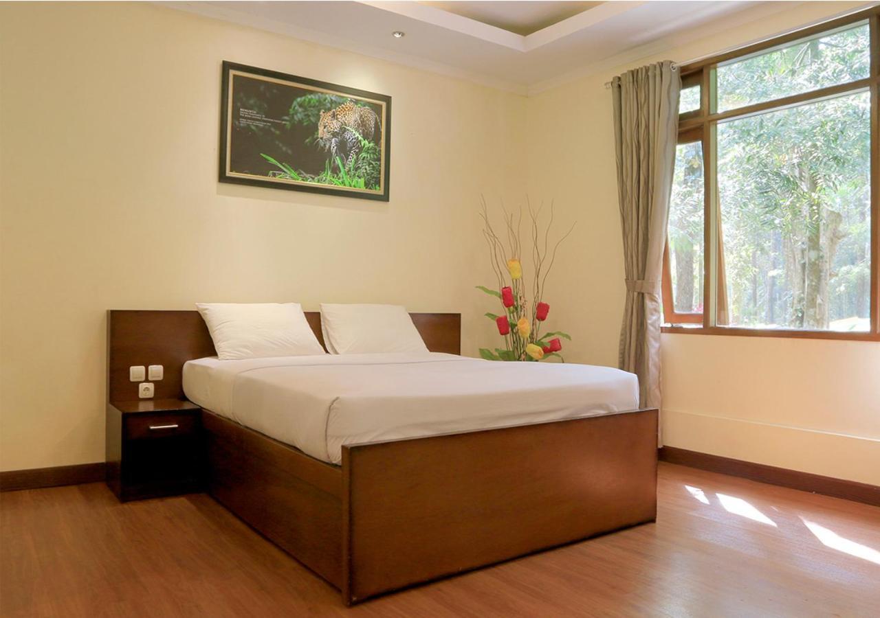 Safari Resort Puncak Esterno foto
