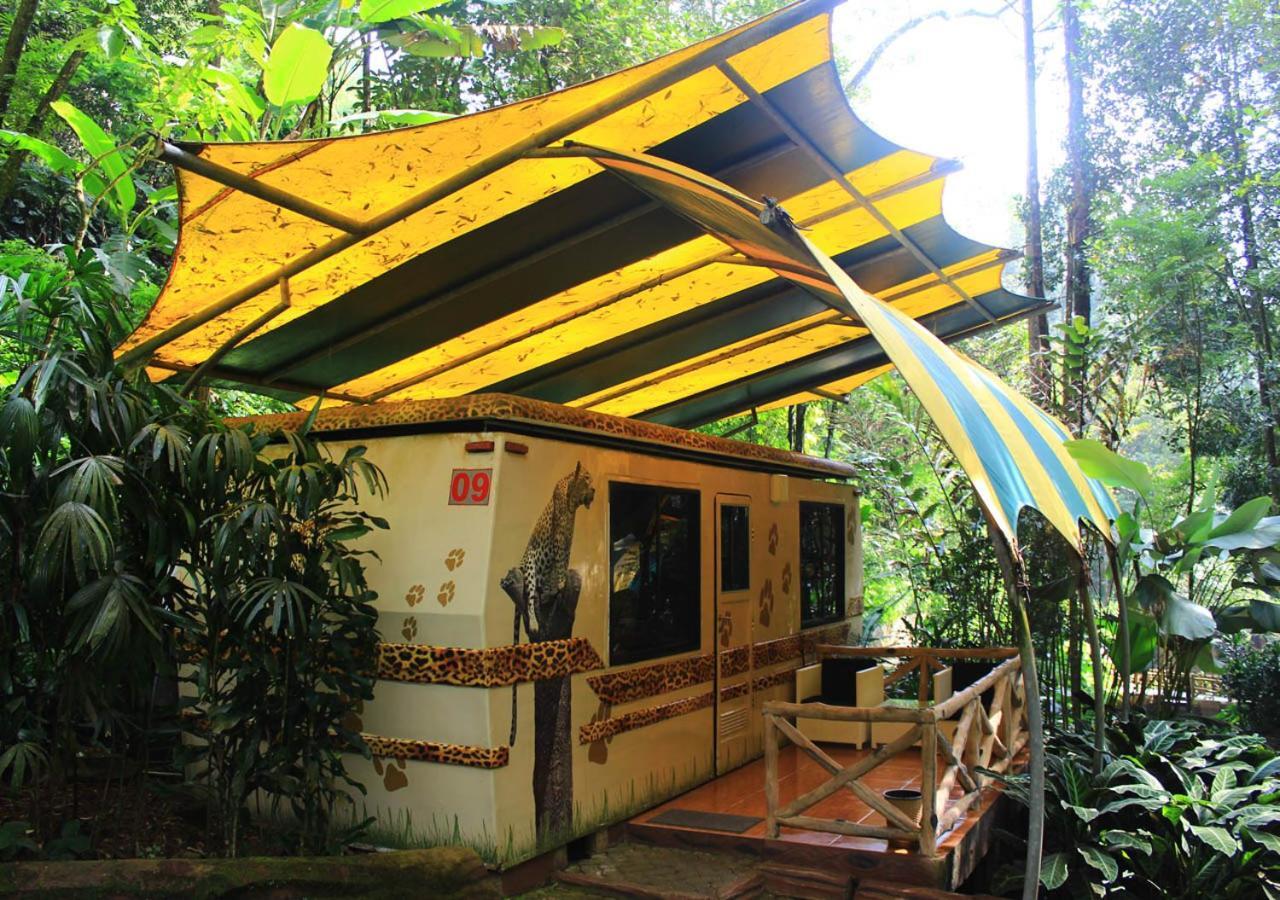 Safari Resort Puncak Esterno foto