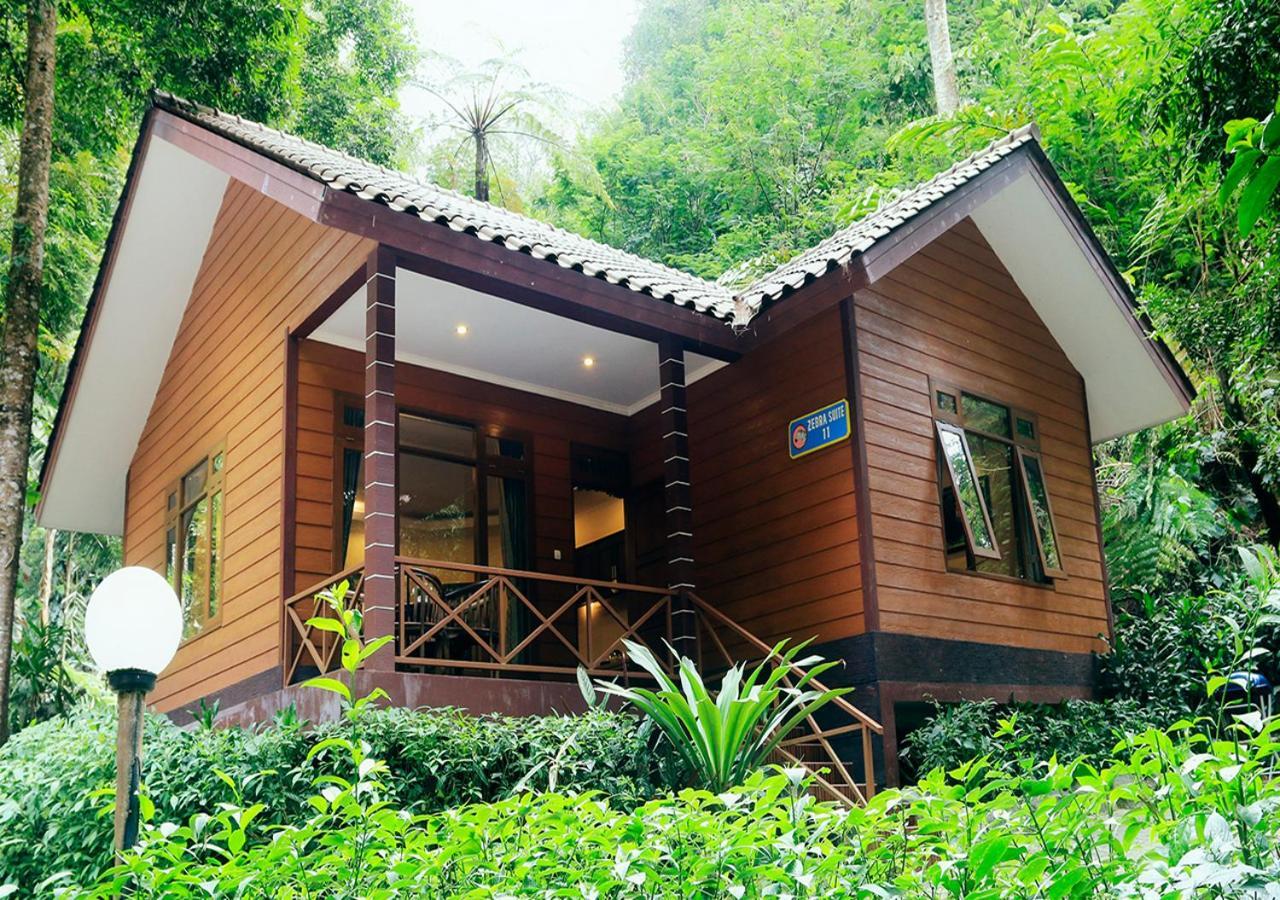 Safari Resort Puncak Esterno foto