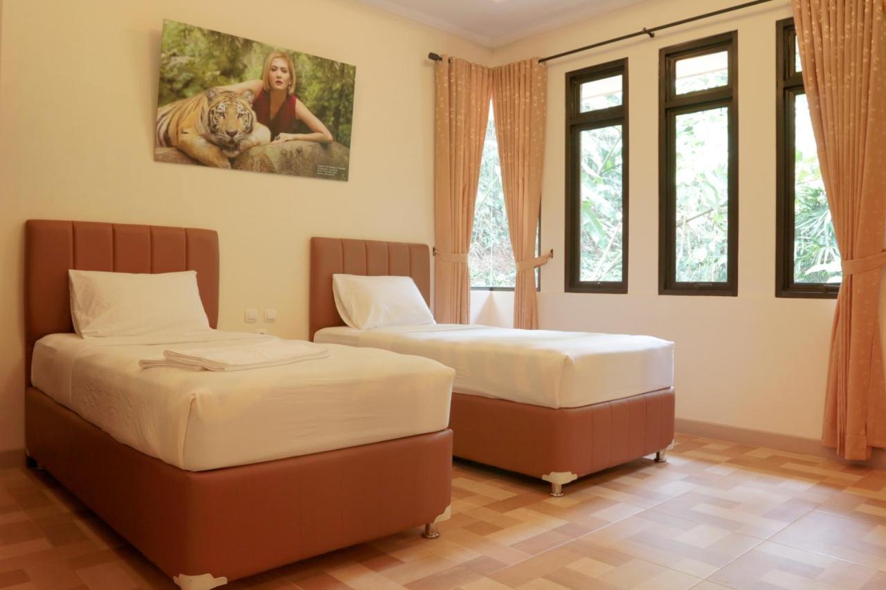Safari Resort Puncak Esterno foto