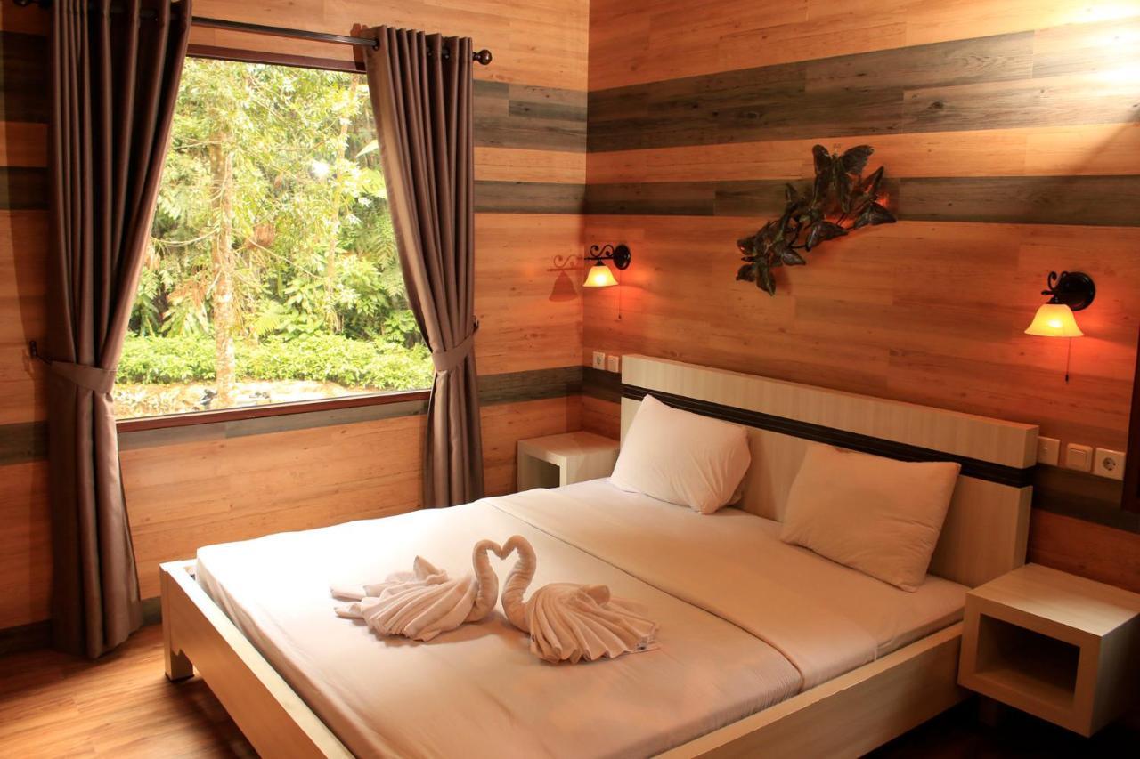 Safari Resort Puncak Esterno foto